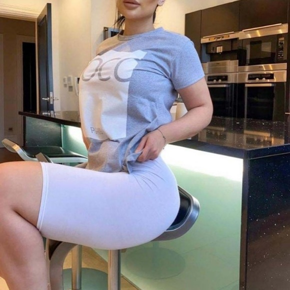 IT’S HERE!! 🛍 GREY COCO TSHIRT - Picture 6 of 9